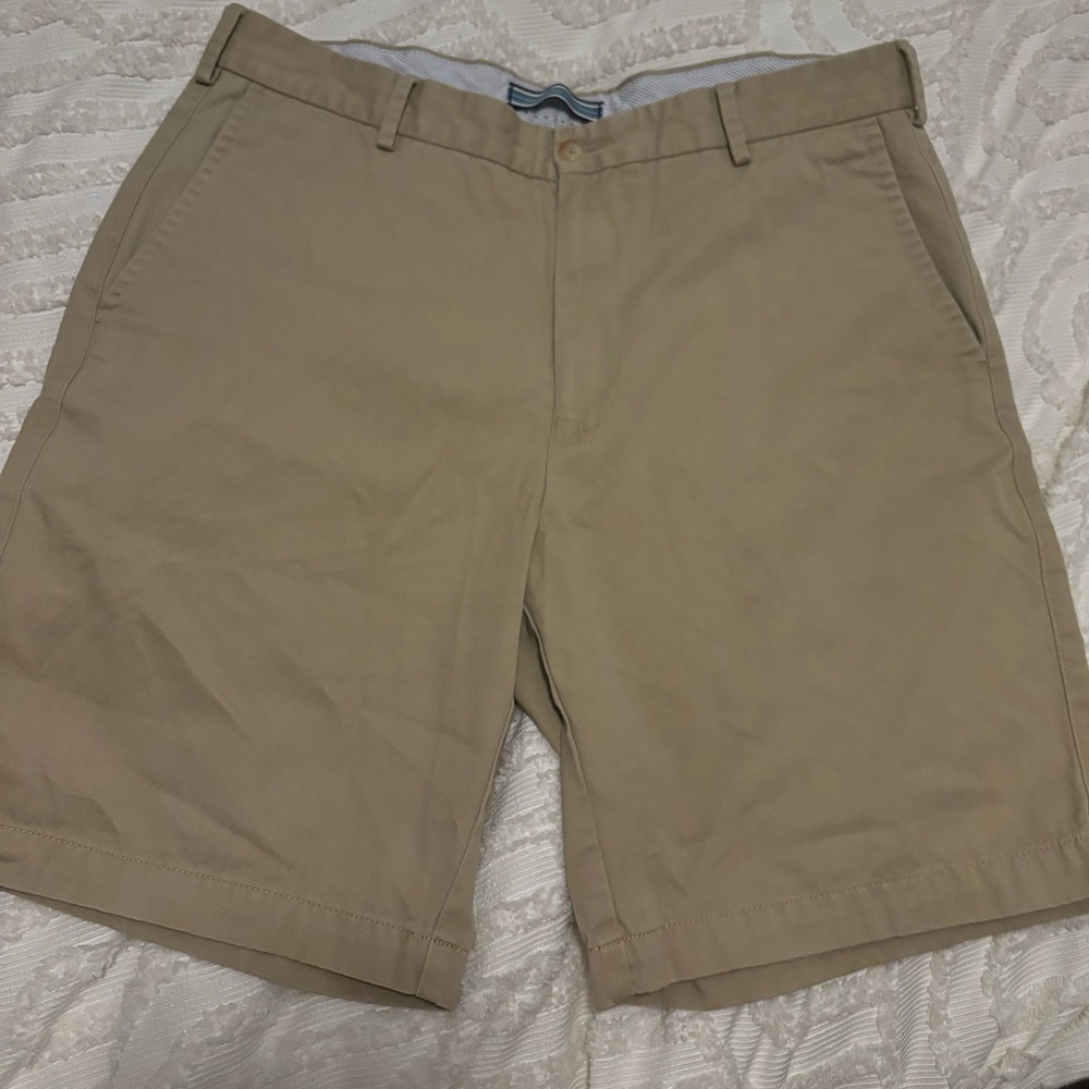 Peter Millar / khaki shorts